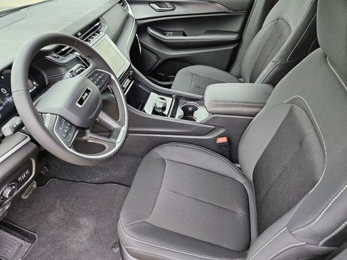 New 2026 Jeep Grand Cherokee Laredo image 14