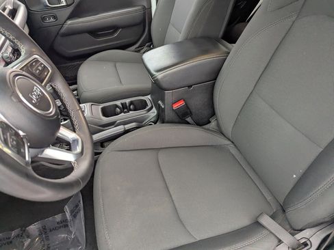 Used 2023 Jeep Wrangler Sahara image 28