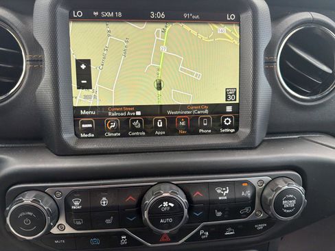 Used 2023 Jeep Wrangler Unlimited Sahara AWD/4WD image 14