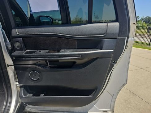 Used 2019 Ford Expedition Max Limited RWD image 19