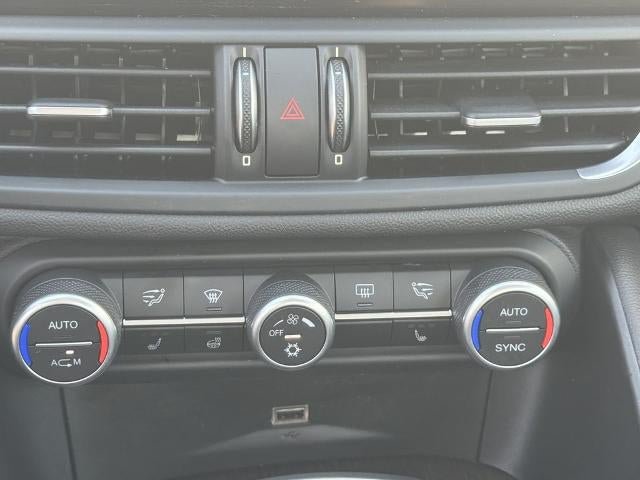 Used 2017 Alfa Romeo Giulia Ti AWD/4WD image 30