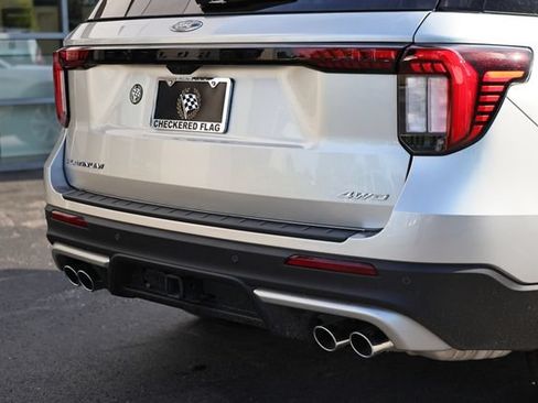 Used 2025 Ford Explorer Platinum w/ Ultimate Package AWD/4WD image 7