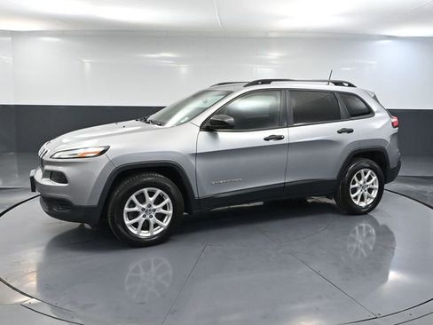 Used 2017 Jeep Cherokee Sport w/ Cold Weather Group image 11