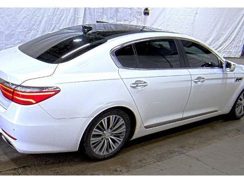 Used 2017 Kia K900 Premium RWD image 4