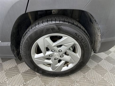 Used 2024 Hyundai Kona SE image 19