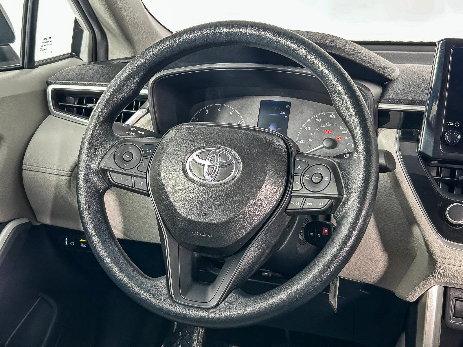 Used 2025 Toyota Corolla Cross L FWD image 14