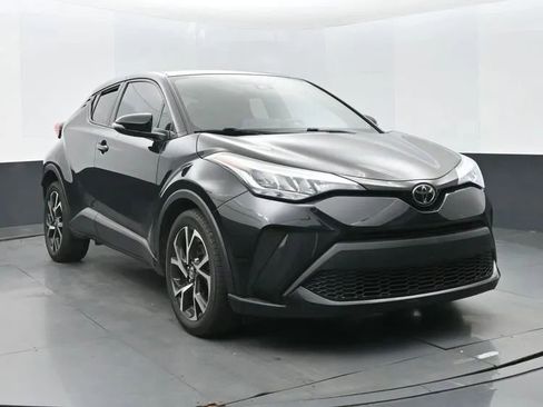 Used 2022 Toyota C-HR XLE image 2
