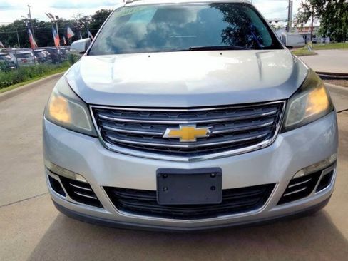 Used 2015 Chevrolet Traverse LT FWD image 2