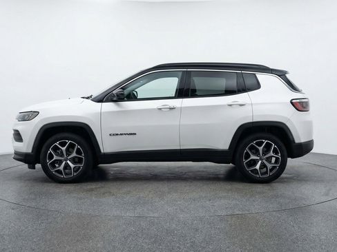 Used 2025 Jeep Compass Limited image 5