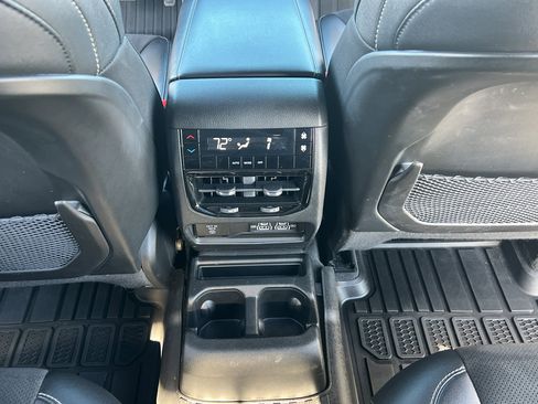 Used 2023 Jeep Grand Cherokee L Laredo image 35
