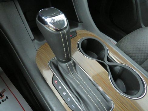 Used 2019 GMC Acadia SLE w/ LPO, Floor Liner Package image 24