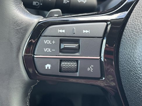 Used 2025 Honda Pilot Touring image 25