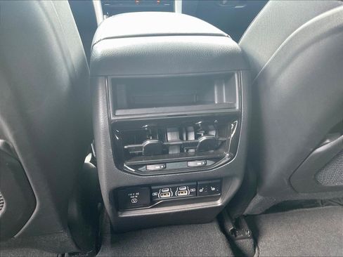 Used 2023 Jeep Grand Cherokee Limited w/ Luxury Tech Group II AWD/4WD image 11