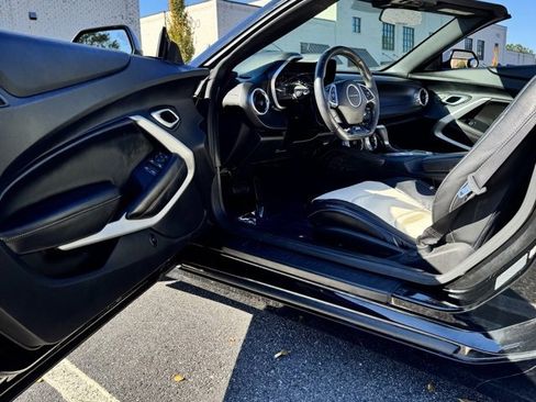 Used 2018 Chevrolet Camaro SS image 27