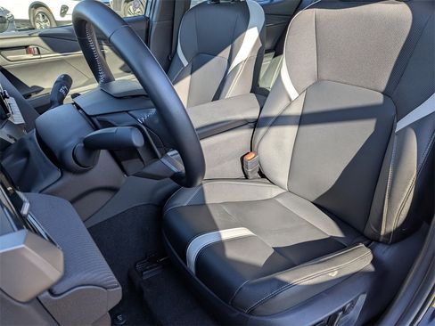 Used 2025 Toyota Camry SE image 18