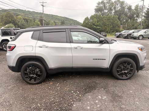 Used 2024 Jeep Compass Latitude w/ Convenience Group AWD/4WD image 8