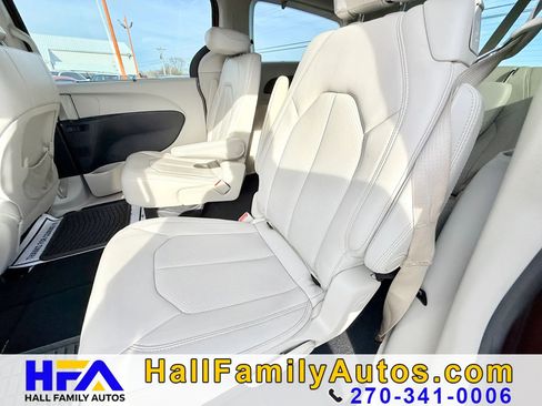 Used 2021 Chrysler Voyager Lxi image 34