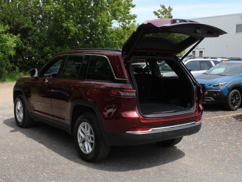 Used 2025 Jeep Grand Cherokee Laredo X w/ Luxury Tech Group I AWD/4WD image 7