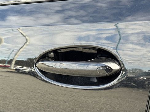 Used 2025 BMW X6 xDrive40i w/ Climate Comfort Package image 37