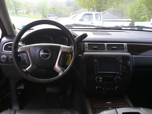 Used 2013 GMC Yukon XL Denali AWD/4WD image 12