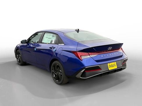 New 2026 Hyundai Elantra SEL Sport Premium image 3