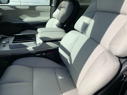 New 2026 Lincoln Navigator Reserve AWD/4WD image 22