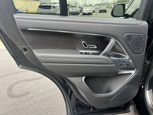 Used 2025 Land Rover Range Rover SE image 28