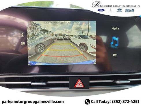 New 2025 Hyundai Elantra Limited image 19