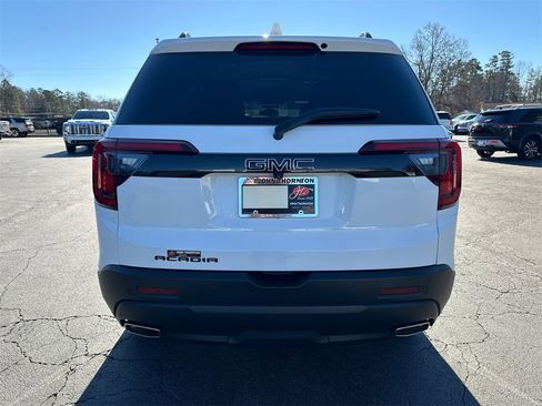 Used 2023 GMC Acadia SLT w/ Elevation Edition image 7