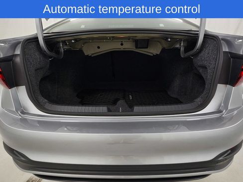 Used 2025 Volkswagen Jetta SE FWD image 15