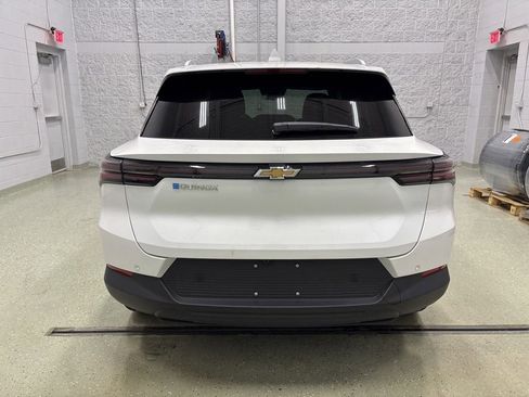 New 2026 Chevrolet Equinox EV LT image 4