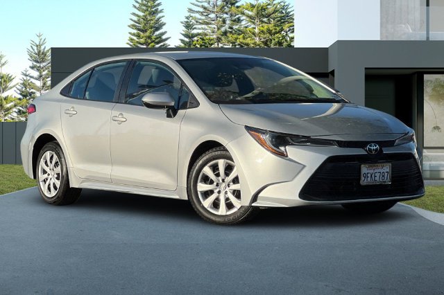 Used 2023 Toyota Corolla LE FWD image 2