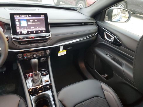 New 2026 Jeep Compass Latitude image 14