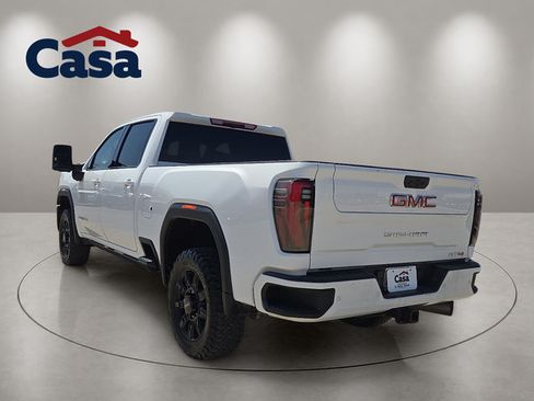Used 2024 GMC Sierra 2500 AT4 AWD/4WD image 2
