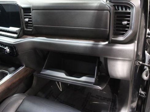 Used 2024 GMC Sierra 1500 SLT w/ SLT Premium Package image 30