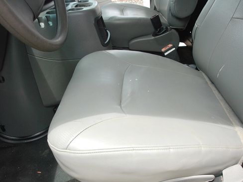 Used 2003 Ford E-250 and Econoline 250 Extended RWD image 10