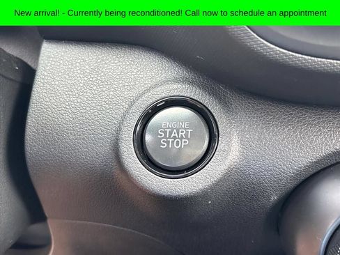 Used 2024 Hyundai Venue SEL FWD image 17