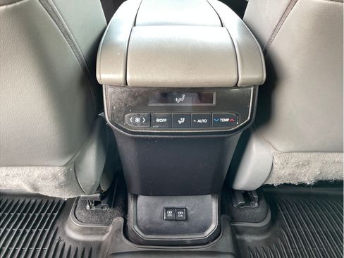 Used 2021 Toyota Highlander XLE AWD/4WD image 20