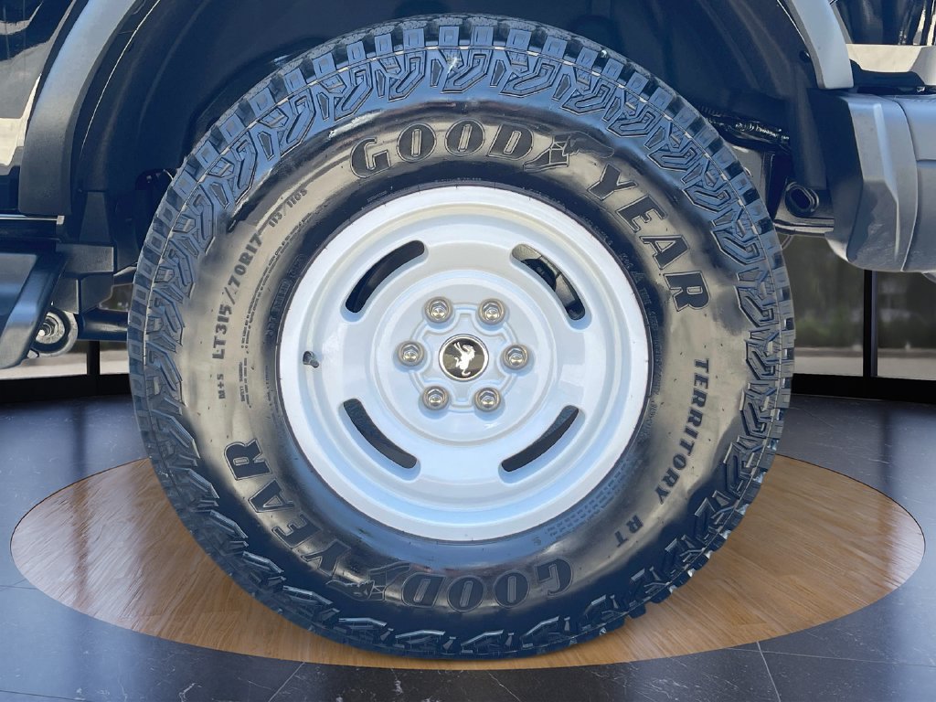 Certified 2026 Ford Bronco Heritage Edition AWD/4WD image 30
