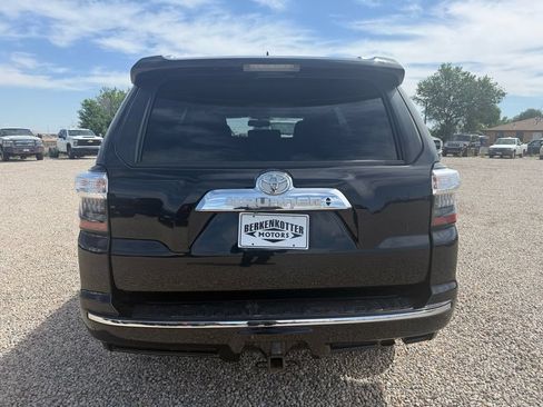 Used 2018 Toyota 4Runner Limited AWD/4WD image 9