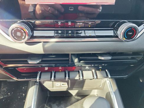 New 2026 GMC Canyon Elevation image 14