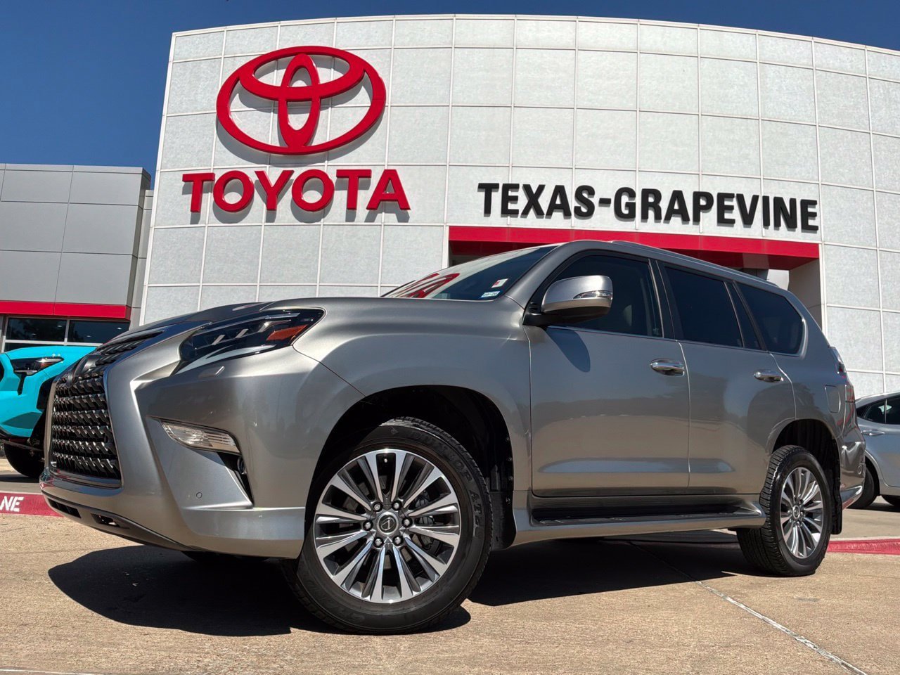 Used 2022 Lexus GX 460 Luxury w/ Off Road Package AWD/4WD image 2