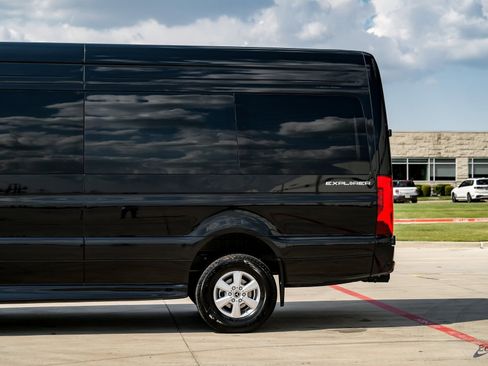 Used 2025 Mercedes-Benz Sprinter 2500 image 6