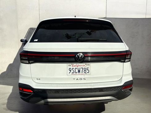 Used 2025 Volkswagen Taos SE FWD image 12