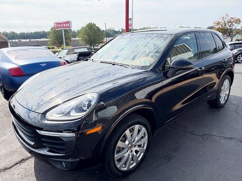 Used 2017 Porsche Cayenne Platinum Edition AWD/4WD image 3