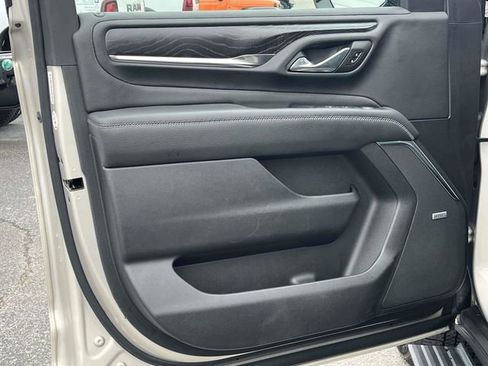 Used 2021 GMC Yukon Denali w/ Denali Premium Package image 15