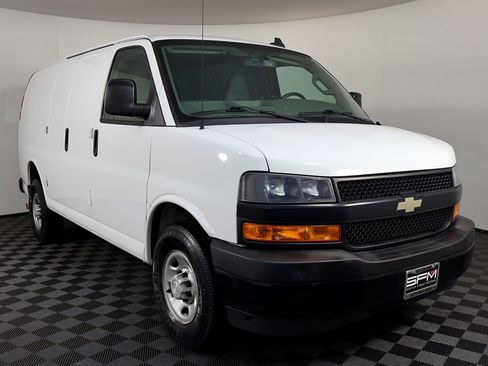 Used 2018 Chevrolet Express 2500 w/ Driver Convenience Package RWD image 5