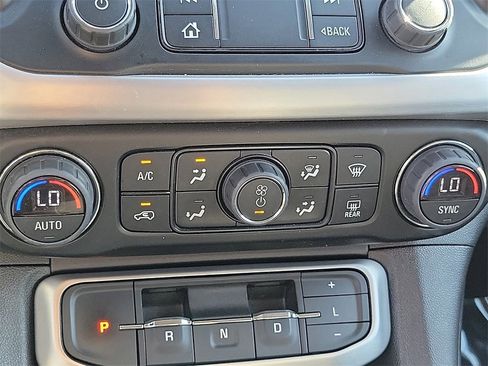 Used 2023 GMC Acadia SLT image 11