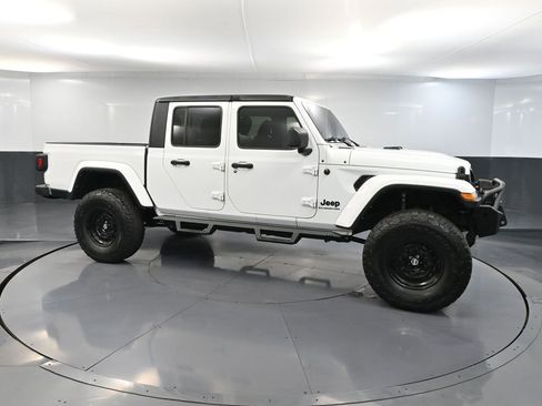 Used 2022 Jeep Gladiator Sport image 4