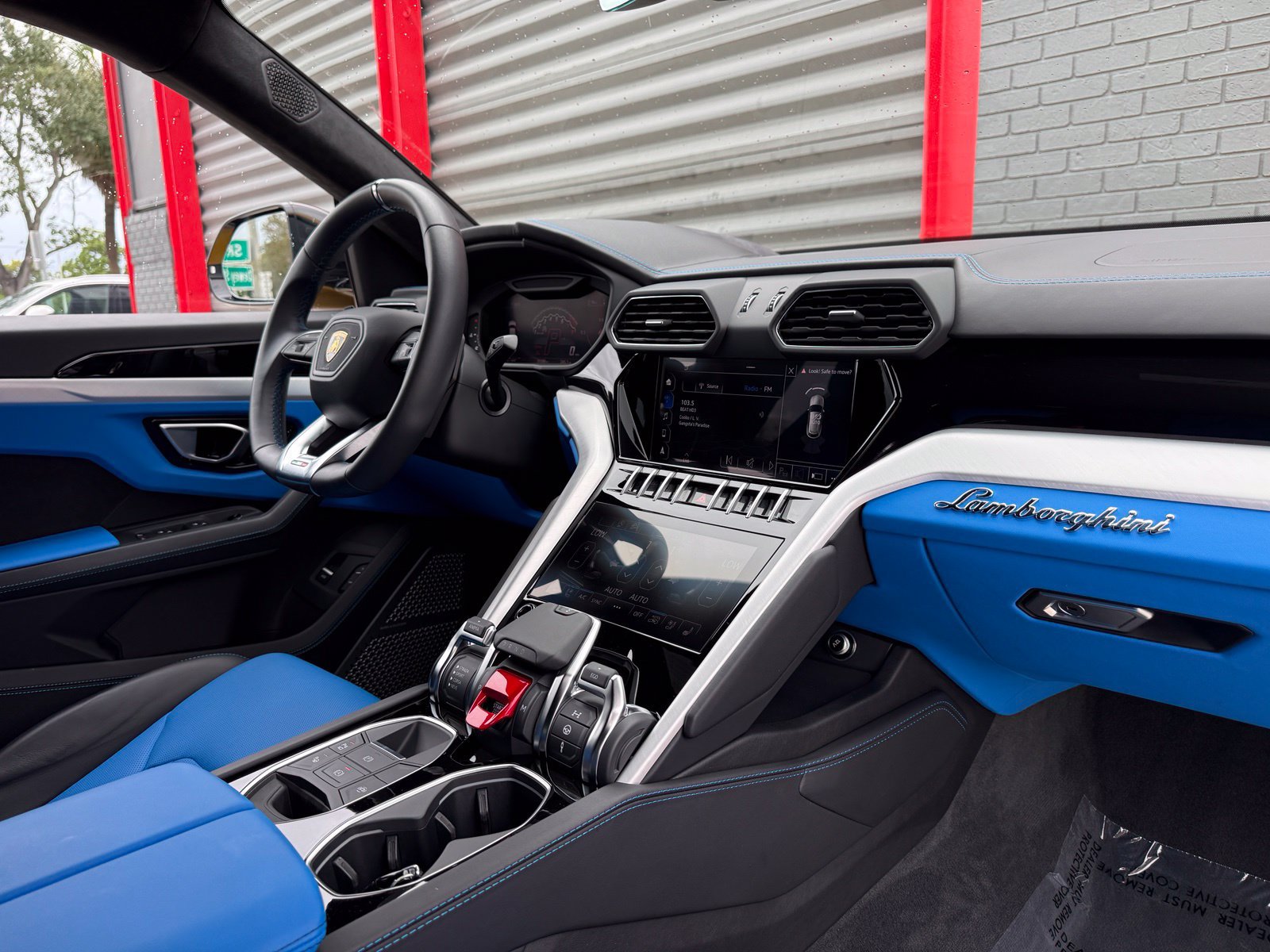 Used 2021 Lamborghini Urus AWD/4WD image 38